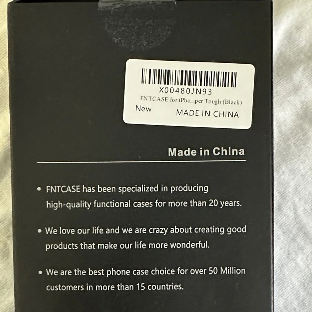 Black iPhone 15 pro Case with MagSafe and screen protector
